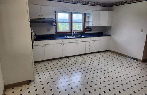 Huntingdon House | Charming 2-bedroom house in Huntingdon with AC and short drive to State College!