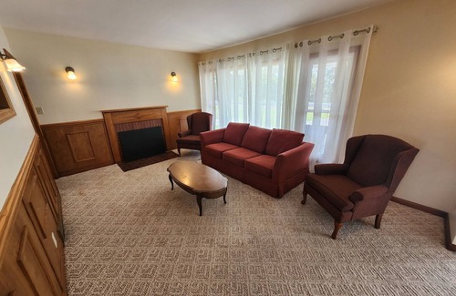 Huntingdon House | Charming 2-bedroom house in Huntingdon with AC and short drive to State College!