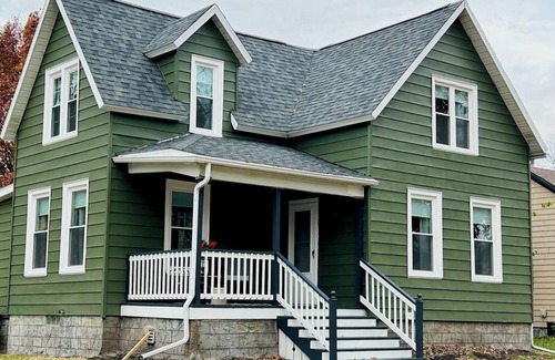 Galesburg House | Charming 2-bedroom house in historical Galesburg neighborhood