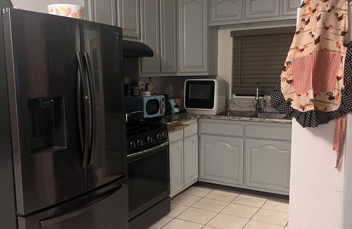 Valinda House | Charming 2-bedroom house in delightful La Puente with WiFi, fitness equipment