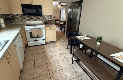 South Sarasota House | Charming 2-bedroom house in cool Sarasota with AC