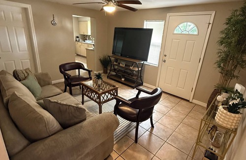 South Sarasota House | Charming 2-bedroom house in cool Sarasota with AC