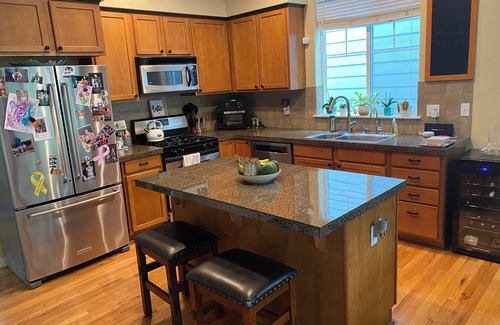 Bothell House | Charming 2-bedroom house in Bothell with AC and dual ensuite masters