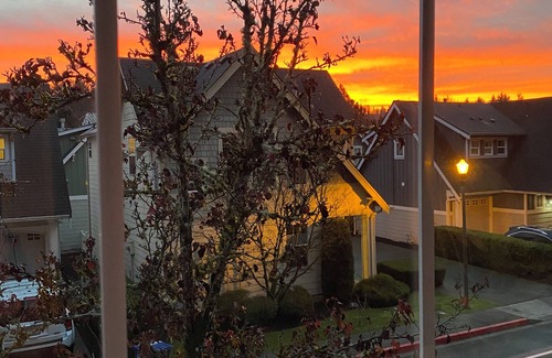 Bothell House | Charming 2-bedroom house in Bothell with AC and dual ensuite masters