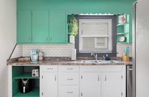 Bristol House | Charming 2-bedroom house with AC in beautiful Bristol