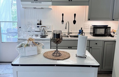 Madison House | Charming 2-bedroom house with a river view in wonderful Madison