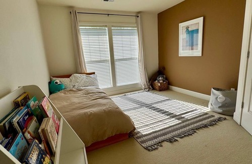 Pleasant Valley House | Charming 2-bedroom house in marvelous Portland with WiFi, AC