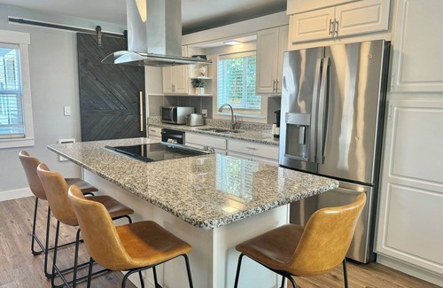 Albany House | Charming 2-bedroom house in Albany with AC, WiFi