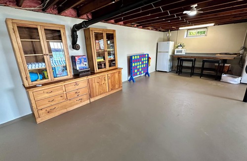 Bolton House | Charming 2-bedroom house located on Bolton Lake