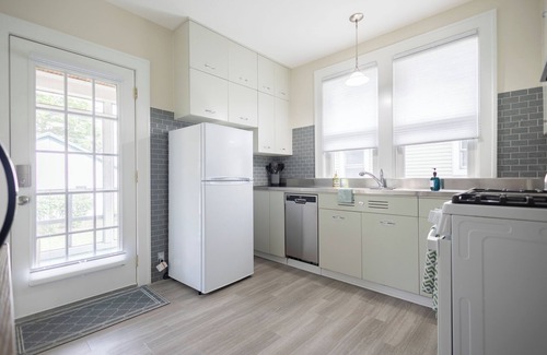 Geneva House | Charming 2-bedroom house with WiFi, AC in brilliant Geneva