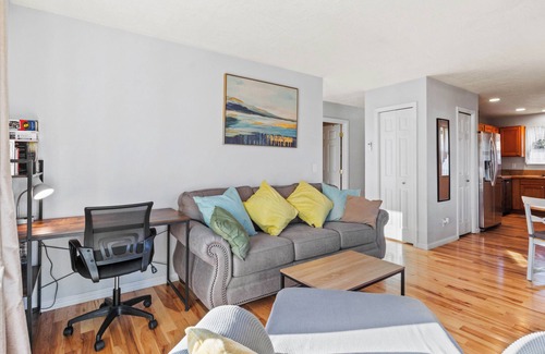 Northeast Neighbors House | Charming 2-bedroom house with AC, WiFi in welcoming Salem