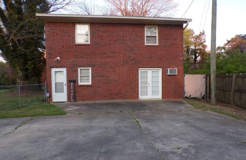 Charlotte House | Charming 2-bedroom King house with AC in lovely Charlotte