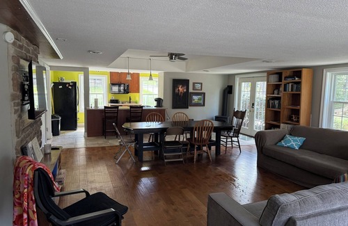 Willoughby Hills Apartment | Charming 2-bedroom Kirtland apartment - Walk to Kirtland Temple