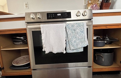 Gregory House | Charming 2-bedroom Lakefront House with Upnorth Feel