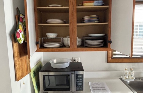 Gregory House | Charming 2-bedroom Lakefront House with Upnorth Feel