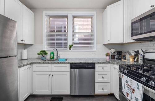 St. Louis Bed & Breakfast | Charming 2-bedroom near Forest Park, WASHU, SLU, TOWER GROVE