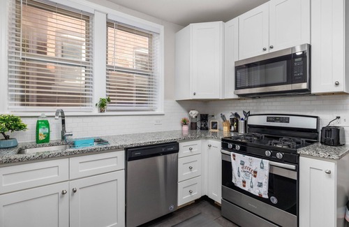 St. Louis Bed & Breakfast | Charming 2-bedroom near Forest Park, WASHU, SLU, TOWER GROVE