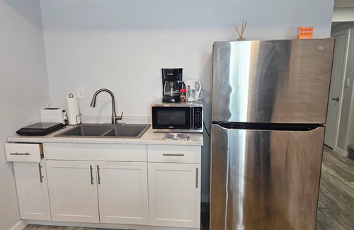 Winnipeg House | Charming 2-Bedroom Retreat in Tranquil Bonavista Area