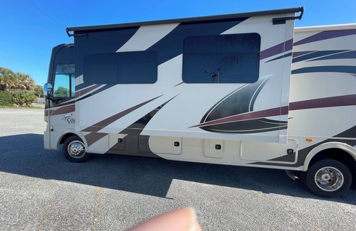 Brunswick House | Charming 2-bedroom RV with AC, fitness room, WiFi in Brunswick