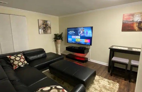Downtown Greensboro House | Charming 2-bedroom townhome with WiFi, AC in Greensboro Big screen Smart TVs