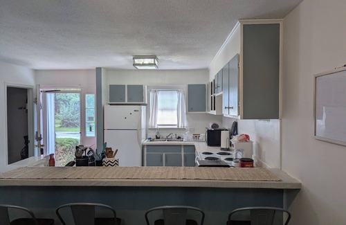 Summerton House | Charming 2-bedroom townhome in Summerton with WiFi and AC