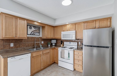 Columbia House | Charming 2-bedroom Townhome- Close Proximity