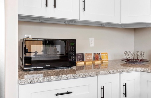 South Broadway House | Charming 2-bedroom townhome in wonderful Downtown Albuquerque with Wi-Fi, AC,