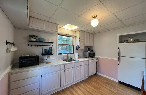 Battle Creek House | Charming 2-bedroom house minutes from downtown Battle Creek.