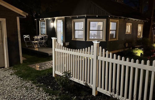 Buckeye Lake House | Charming 2 bedroom cottage 2 blocks from lake