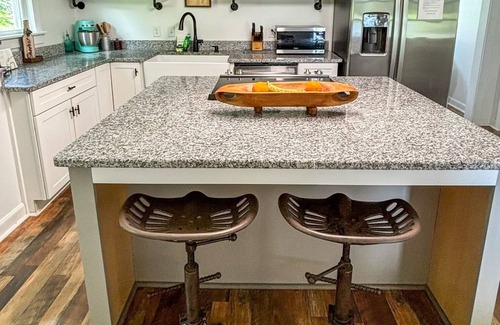 Singers Glen House | Charming 2-bedroom house farmhouse 15 minutes from downtown Harrisonburg & JMU