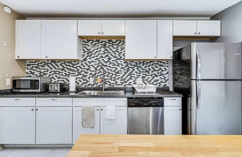 Indianapolis House | Charming 2-Bedroom Home with Private Gym