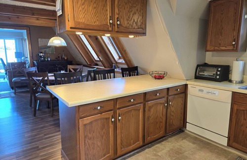 Lake Odessa Cottage | Charming 2-bedroom cottage with AC in Lake Odessa