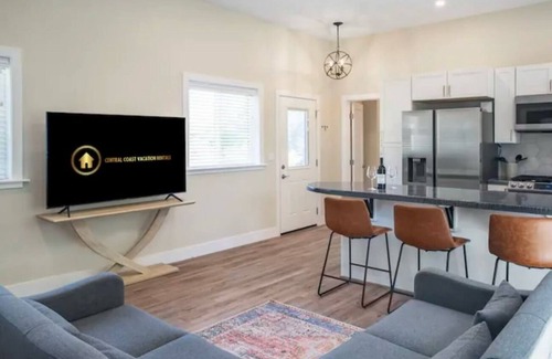 Paso Robles Cottage | Charming 2-bedroom cottage in heart of Paso Robles Wine country.