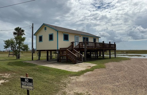 Port Lavaca Cottage | Charming 2-bedroom sporting cottage in beautiful Indianola Tx, close to the fish