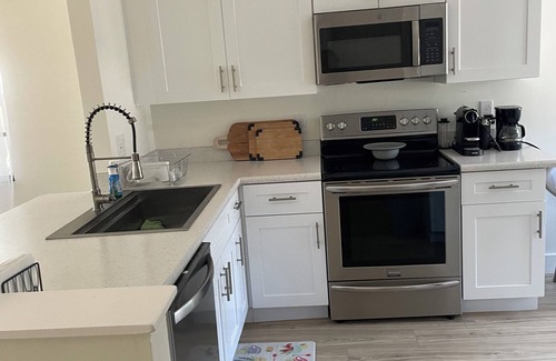 Port Orange House | Charming 2-bedroom townhome with WiFi, AC in peaceful Port Orange.