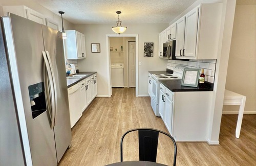 St. James House | Charming 2-bedroom, 2-bathroom house with WiFi, AC in brilliant Saint James