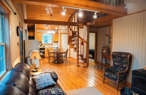 Hattieville Cottage | Charming 2-bedroom cottage with loft, AC, and WiFi on peaceful 295-acre property