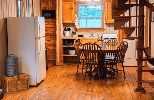 Hattieville Cottage | Charming 2-bedroom cottage with loft, AC, and WiFi on peaceful 295-acre property