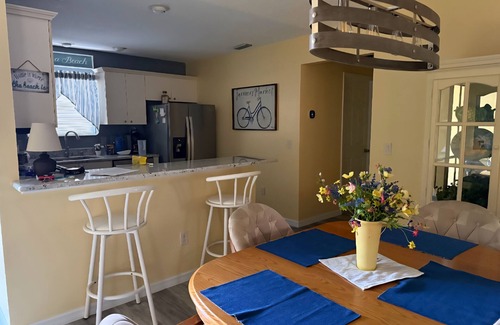 Lynnhaven House | Charming 2-bedroom house in fabulous The Villages with AC