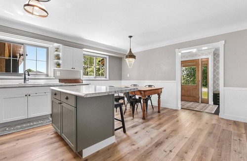 Williamsburg Apartment | Charming 2-bedroom apartment in Williamsburg close to the Flintfields Horse Show