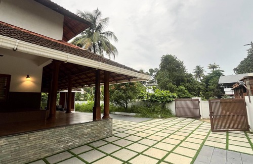 North Paravur Villa | Charming 2-bedroom villa with WiFi, AC in enchanting Kochi