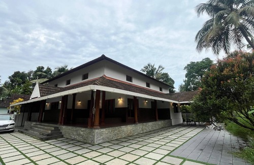North Paravur Villa | Charming 2-bedroom villa with WiFi, AC in enchanting Kochi