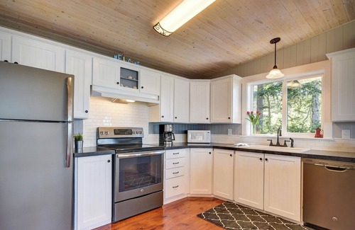 Oak Harbor Cottage | Charming 2-bedroom waterfront cottage overlooking Penn Cove