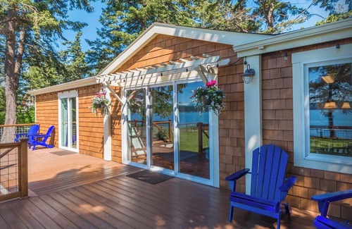 Oak Harbor Cottage | Charming 2-bedroom waterfront cottage overlooking Penn Cove
