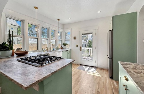 North End Cabin | Charming 2-BR, Near Hyde Park, Cozy Fire Bowl