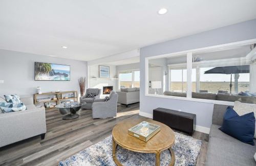 Balboa Peninsula House | Charming 2 Story and 4 Bedroom Home on the Boardwalk