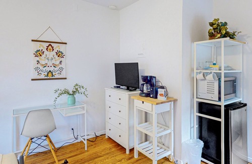 East Beach Apartment | Charming 229-sq-ft studio near Stearns Wharf & 1 block to famed East Beach