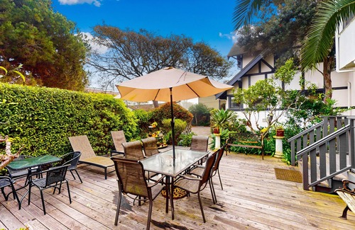 East Beach Apartment | Charming 229-sq-ft studio near Stearns Wharf & 1 block to famed East Beach