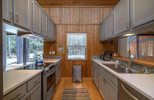 Truckee House | Charming 2B2B cabin home in enchanting Truckee. Perfect vacation get-a-way.