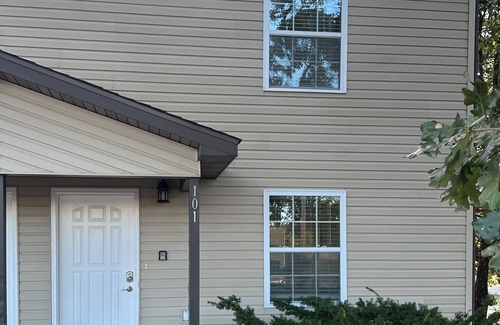 St. Robert House | Charming 2BDR: 5 Min to Fort Leonard Wood
